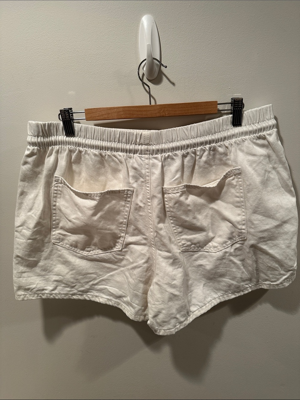 Universal Thread White Drawstring Shorts - Picture 2 of 5